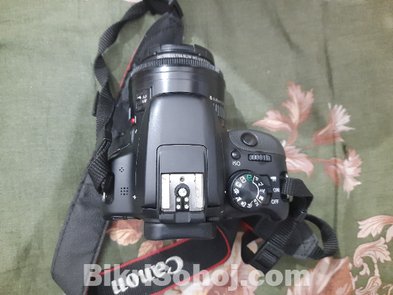 Canon 100D Camera with Prime Lense